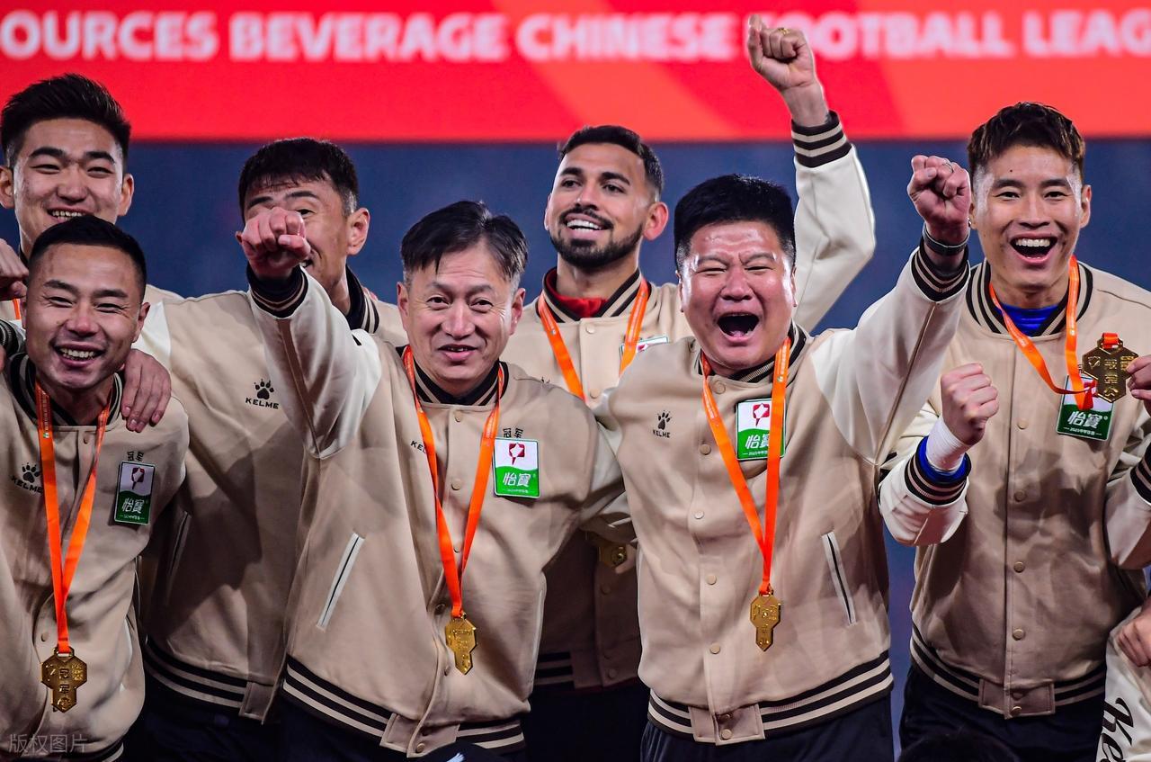 差别太大了,同是升班马,一个在准备夺冠,一个在提前准备中甲!