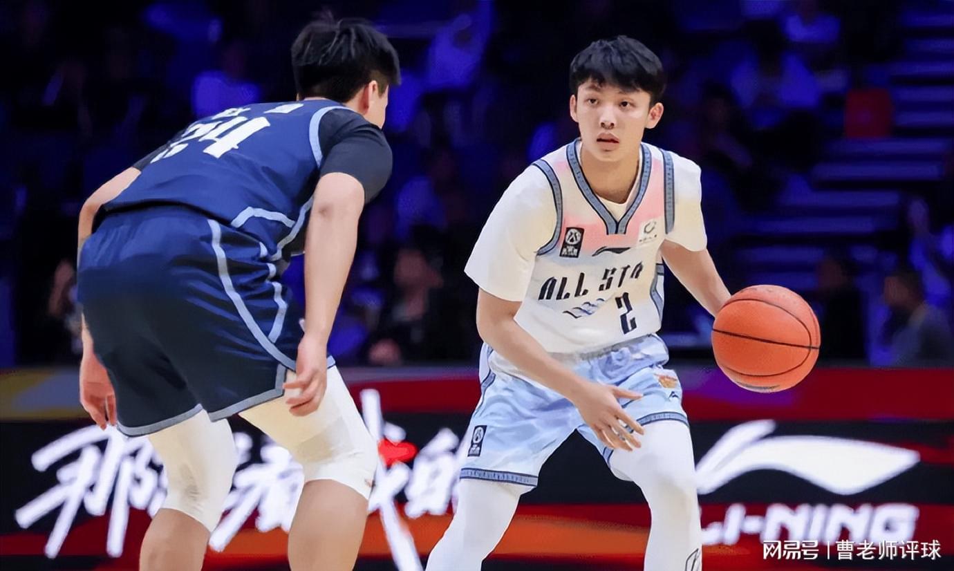 开云-领先18分都能输!杜锋的“老寒腿组合”,到底在想什么?